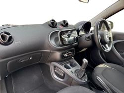 SMART ForFour Photo 2
