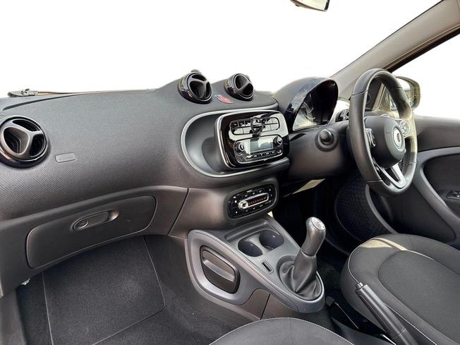 SMART ForFour Photo 2