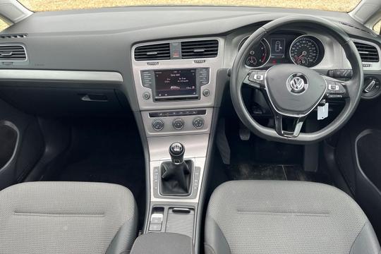 Volkswagen Golf Photo autoimg-fc02208d5330f9d20bf9c544afc9dedea1535c63.jpg