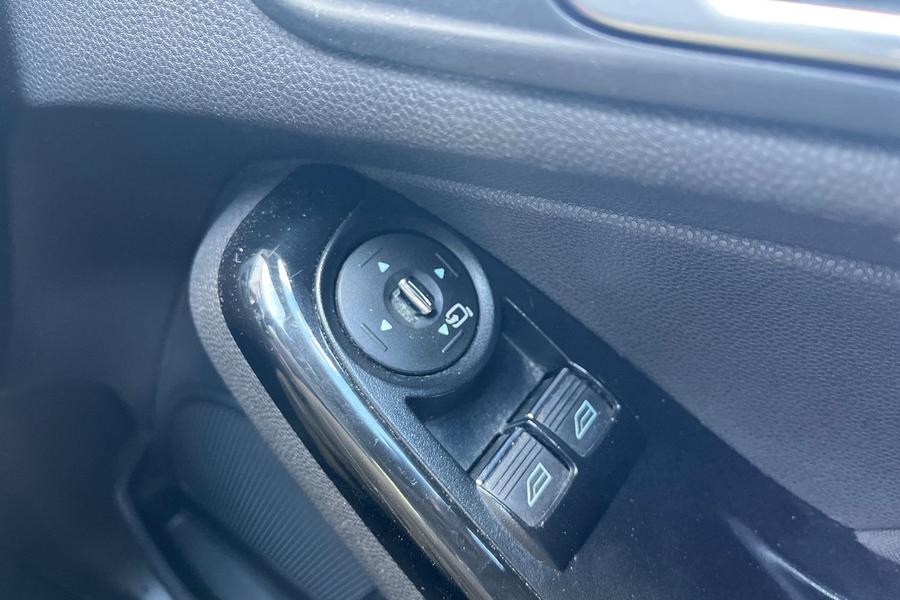 Ford FIESTA Photo autoimg-fc044ef00017928f628116ad69d01fd685060f1b.jpg
