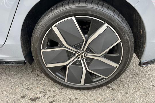 Volkswagen Golf Photo autoimg-fc07d0ea8aad928b3cf6e2eb8fef87b9ba5fd856.jpg