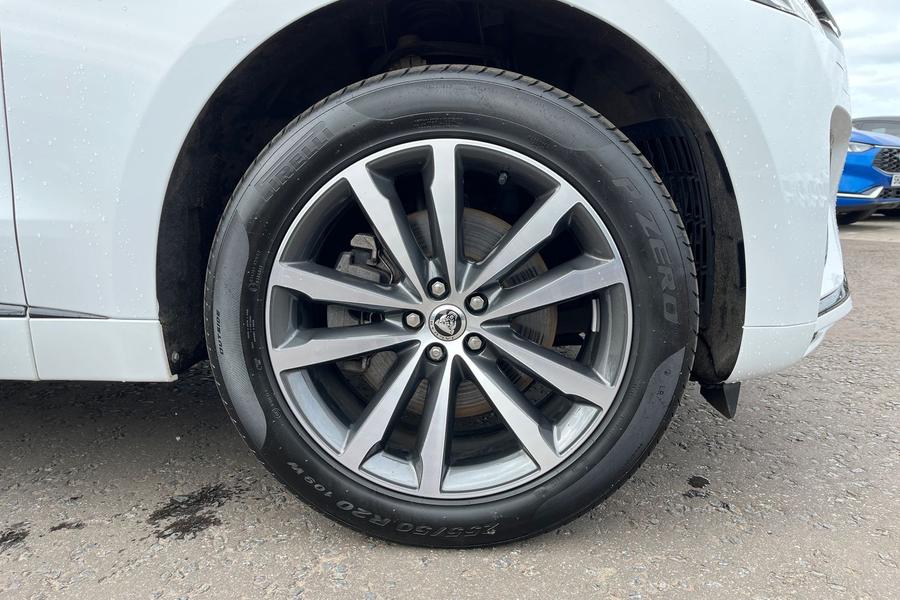 Jaguar F-PACE Photo autoimg-fc092459a50a4792096c35027f054c2be75d3ae7.jpg