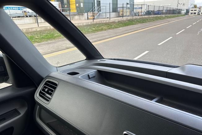 VOLKSWAGEN ID. Buzz Cargo Photo 40