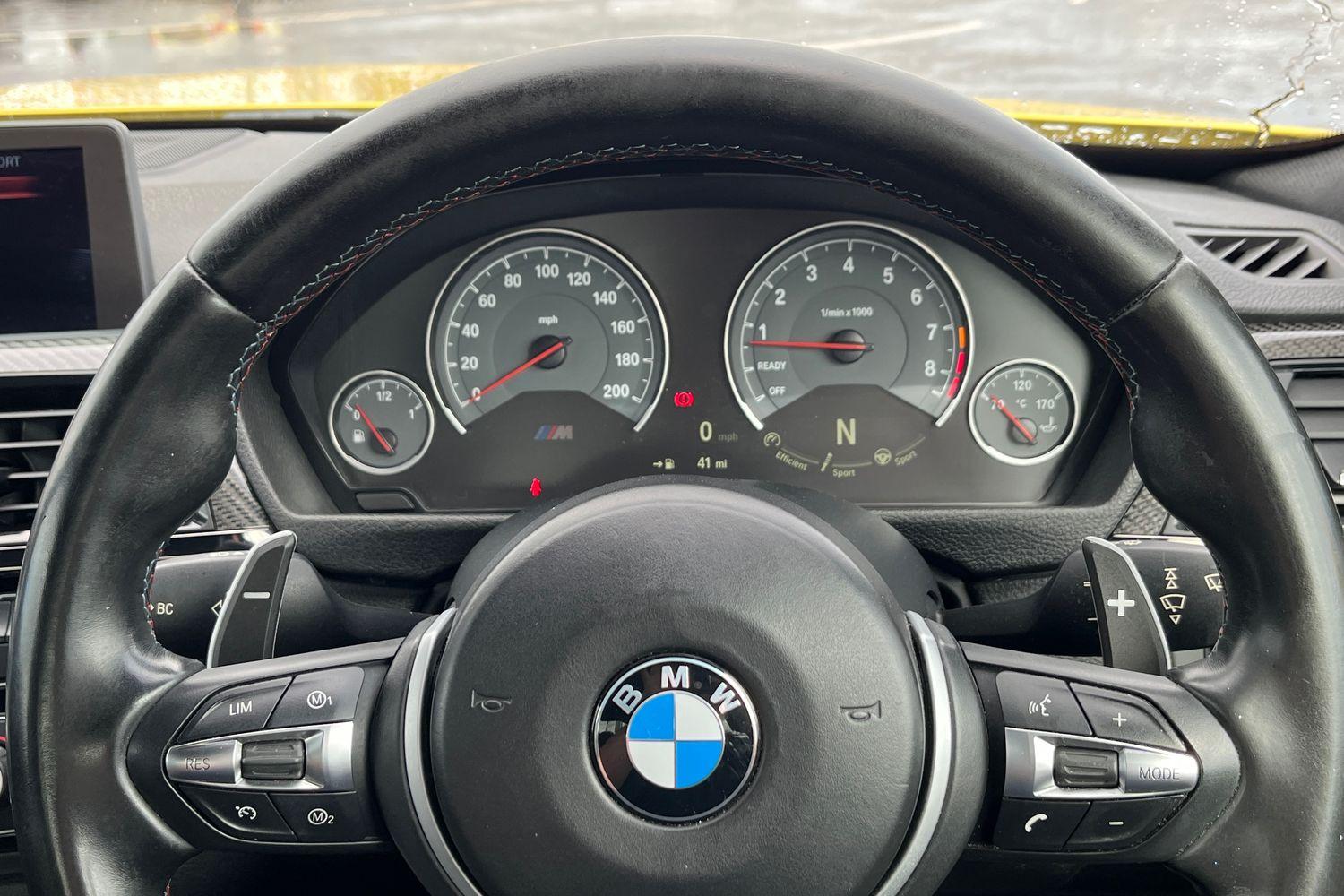 BMW M4 Photo 11