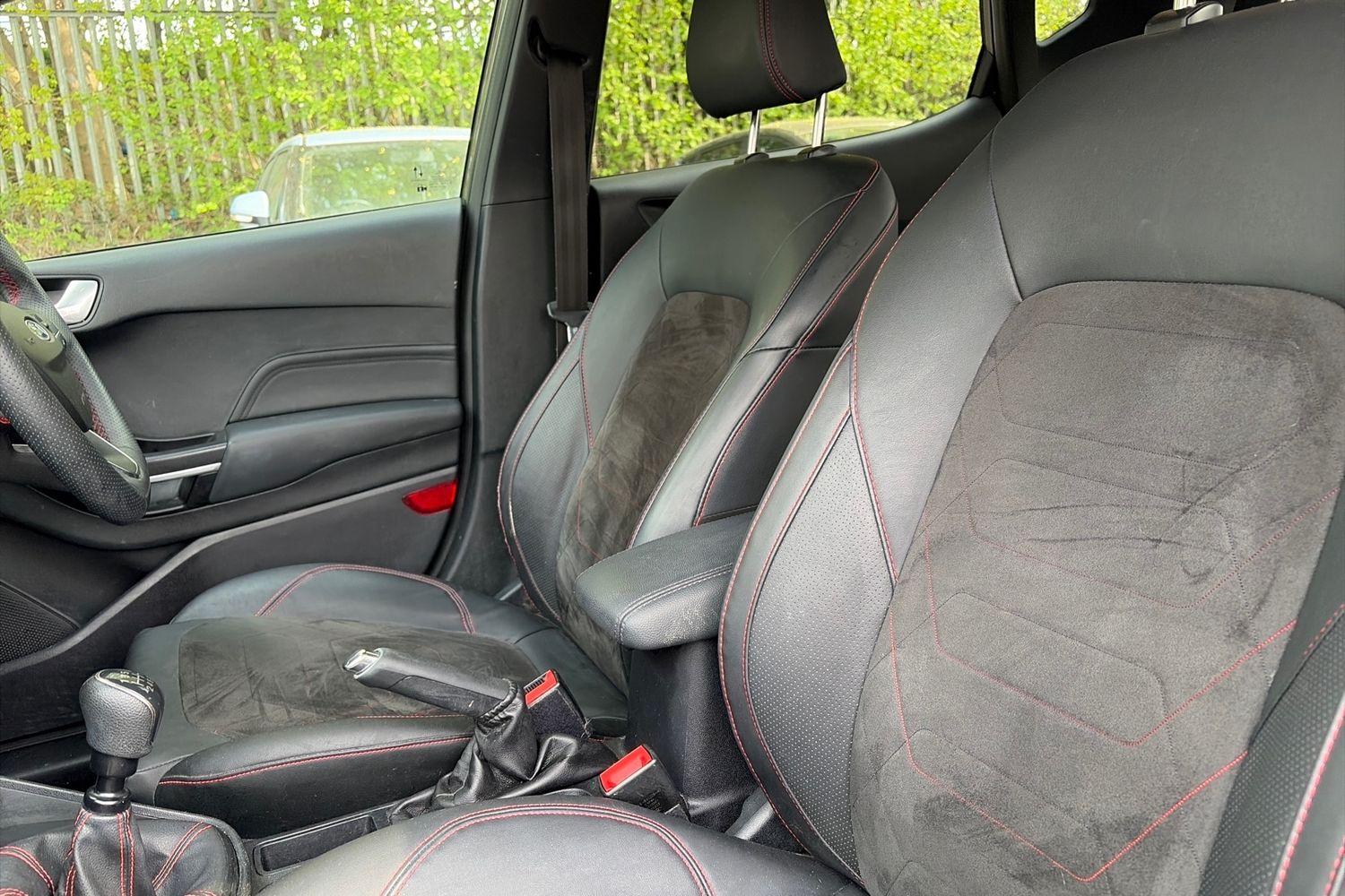 Ford Fiesta Photo 18