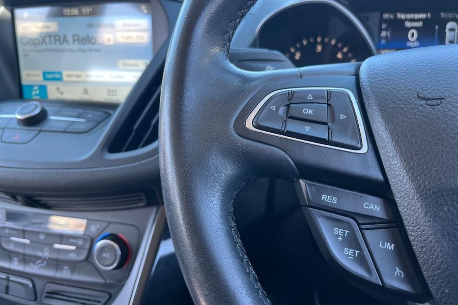 Ford KUGA Photo autoimg-fc183df37d37e49e347f129390ff884558362d37.jpg