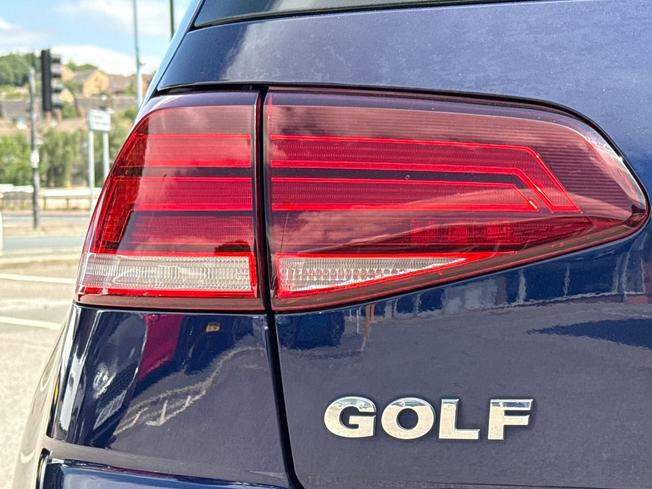 VOLKSWAGEN Golf Photo 32