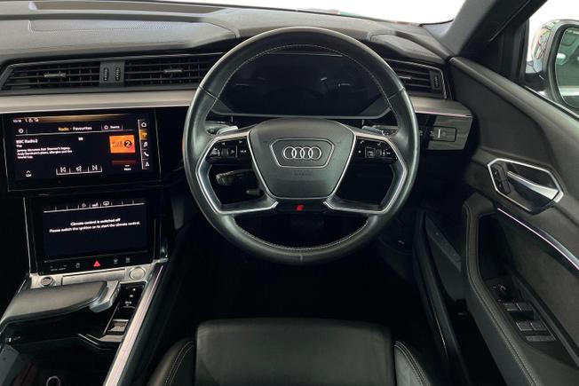 AUDI e-tron Photo 11