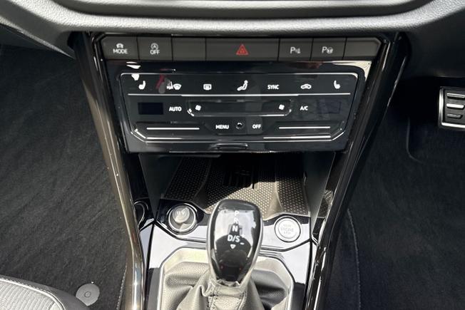 Volkswagen T-Roc Photo 22