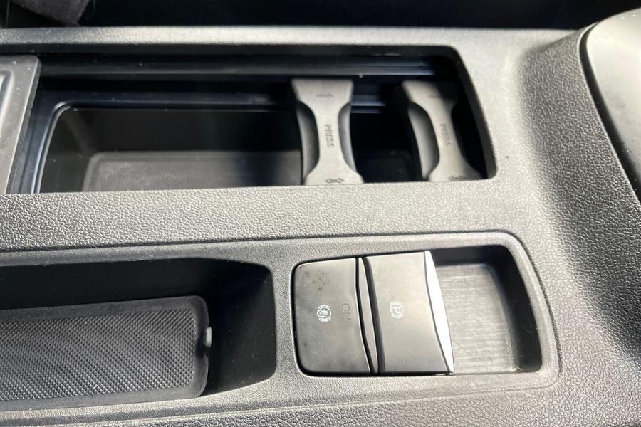 Ford KUGA Photo autoimg-fc243d906a34e767835f2852c20640853cffed19.jpg