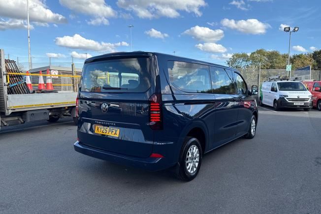 VOLKSWAGEN Transporter Shuttle Photo 27