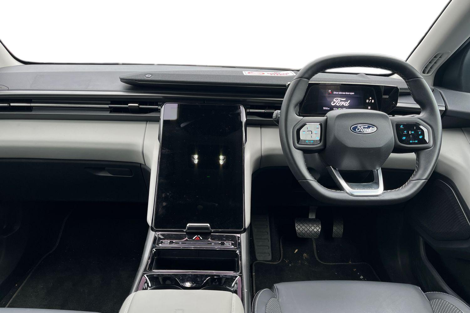 Ford Explorer Photo 9