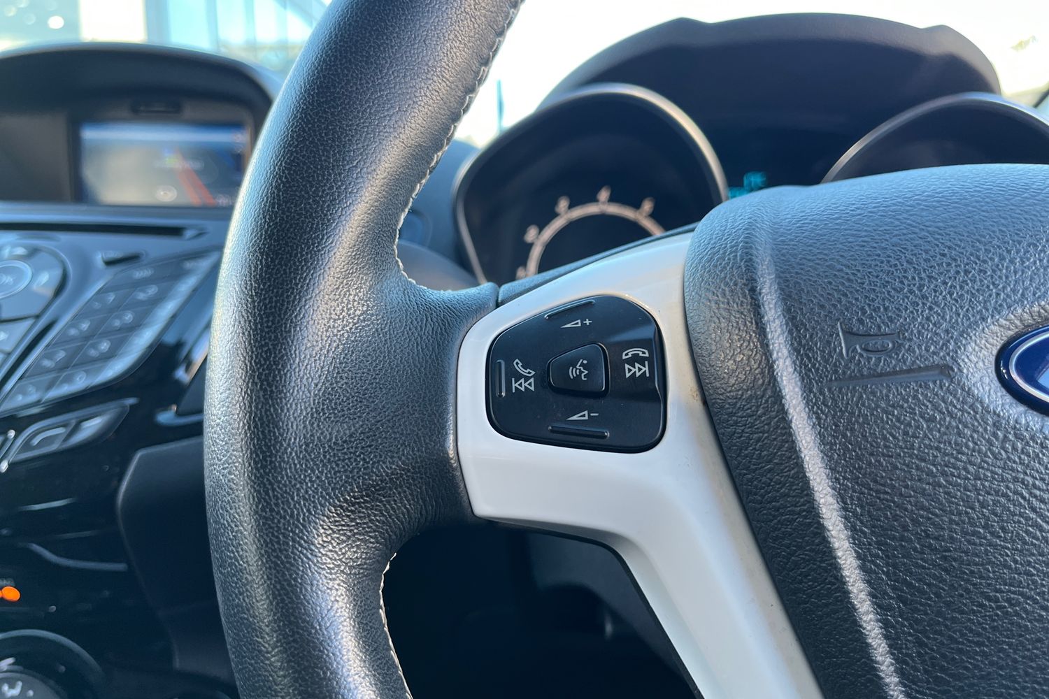 Ford FIESTA Photo 35
