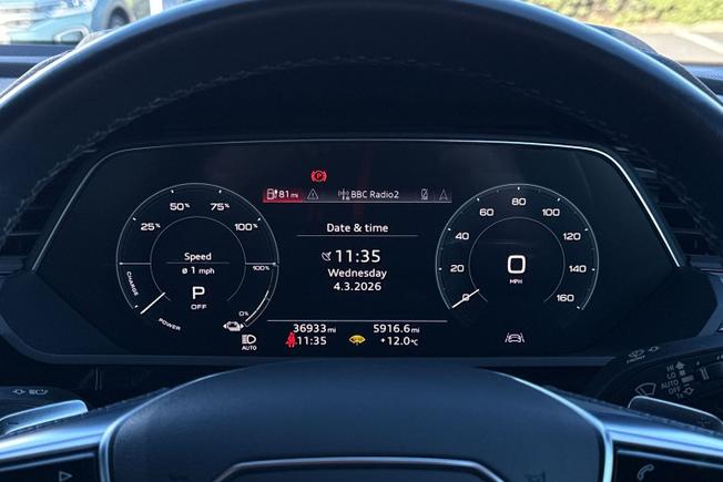 Audi e-tron Photo 15