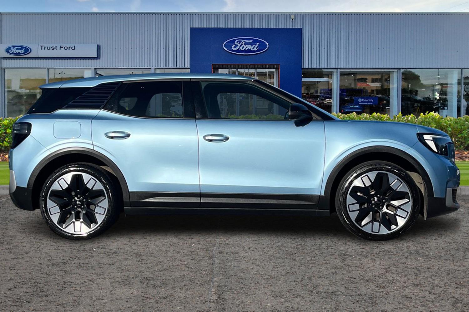 Ford Explorer Photo 2