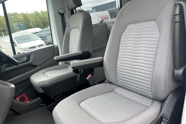 VOLKSWAGEN Grand California Photo 28