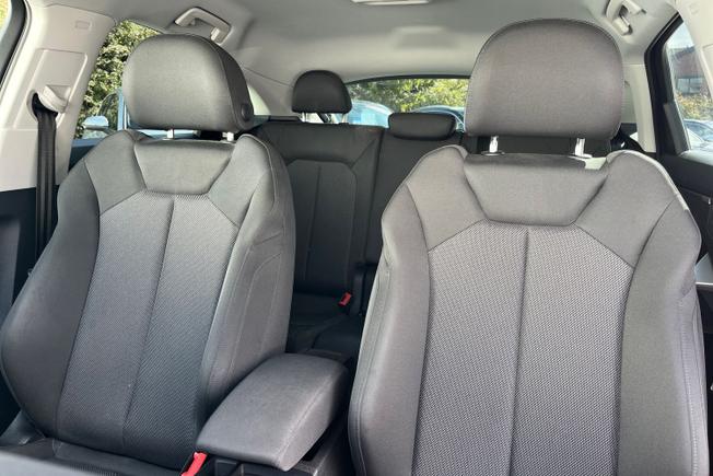 AUDI Q3 Photo 21