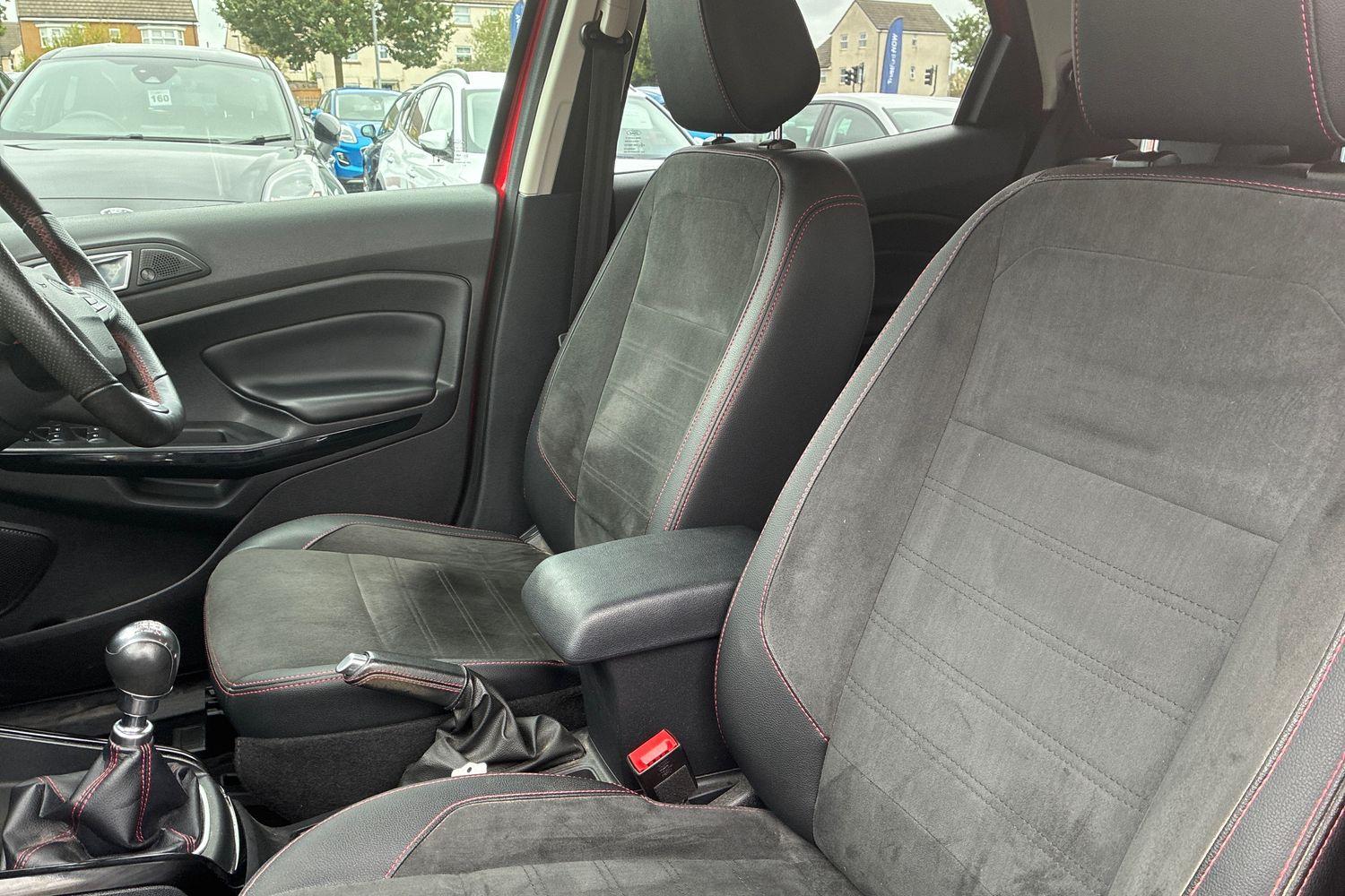 Ford ECOSPORT Photo 18