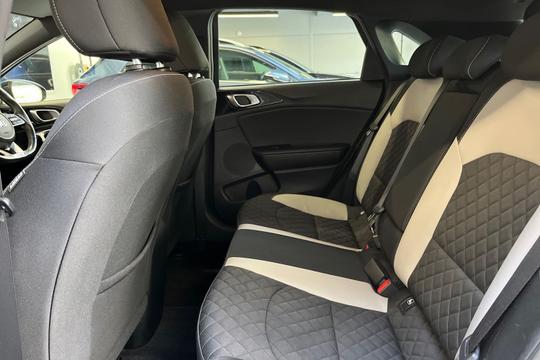 Kia Ceed Photo autoimg-fc5716e1a438b73573193373c00c85bdff7f2b70.jpg