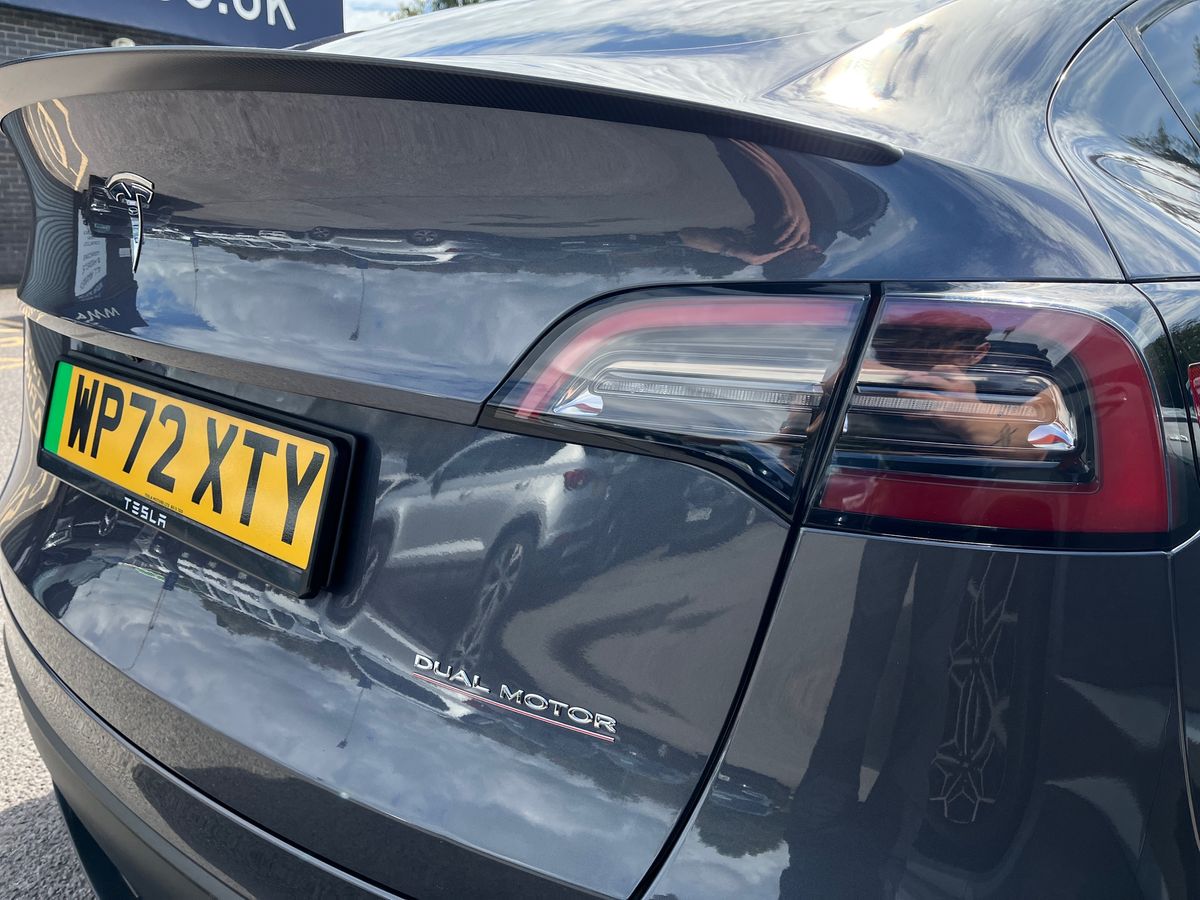 TESLA Model Y Photo 19