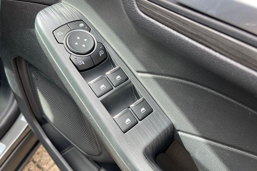 Ford KUGA Photo autoimg-fc6078722e1bd441203e2b8237d164176df99e30.jpg
