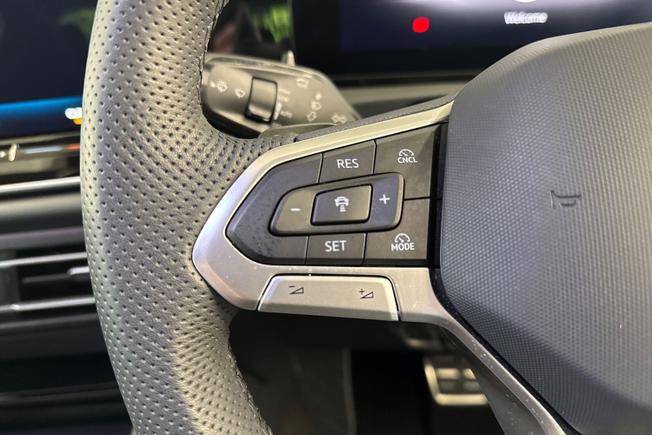 VOLKSWAGEN Tiguan Photo 16