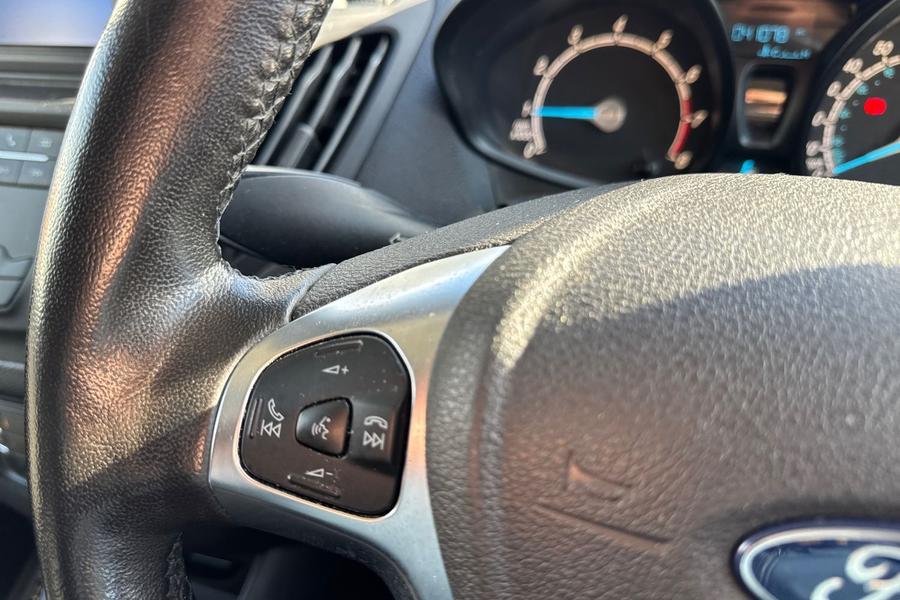 Ford TRANSIT COURIER Photo autoimg-fc6fe3d0d3fda242a3292b440f863b5642f0ae30.jpg