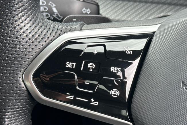 VOLKSWAGEN Golf Photo 16