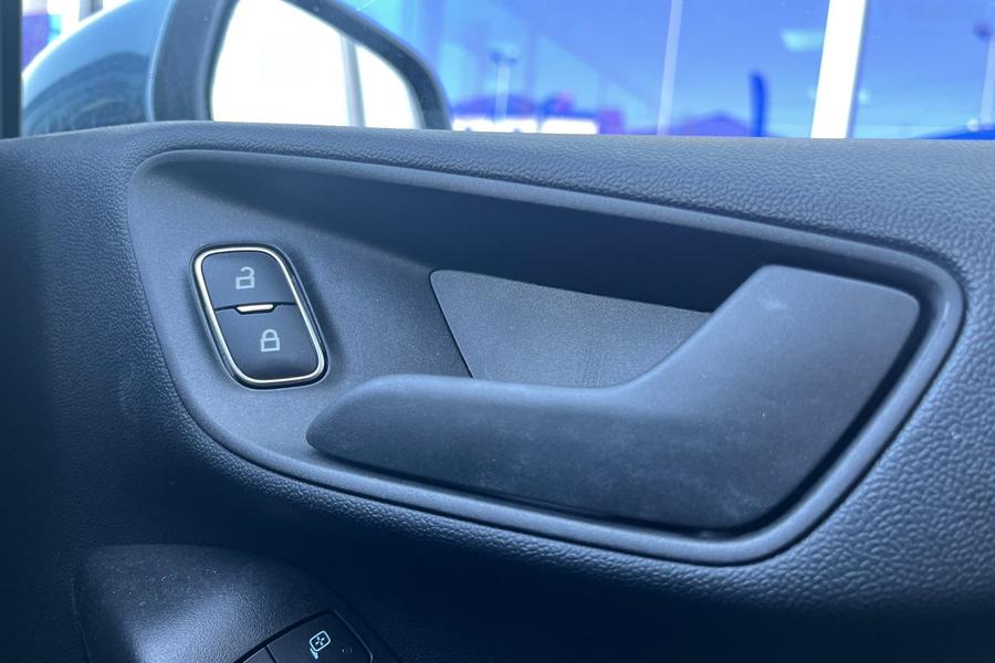 Ford FIESTA Photo autoimg-fc77dd69e4d9fe661fff0cc318e99eb313a5b70b.jpg