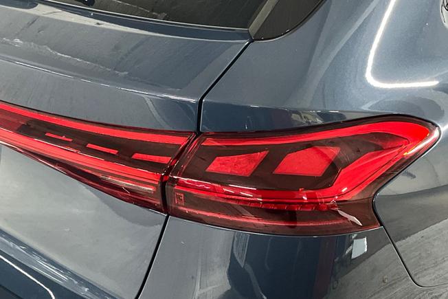 AUDI S6 E-Tron Avant Photo 18