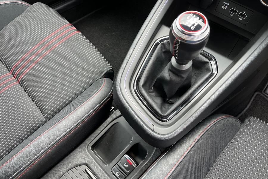 Renault CLIO Photo autoimg-fc7a4a55fb3ed0a95a597d1b2f05637563acc9ca.jpg