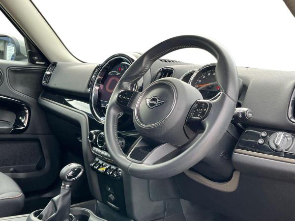 MINI Countryman Photo autoimg-fc8314c70af65d8657f73523a388e05b8c47fc13.jpg