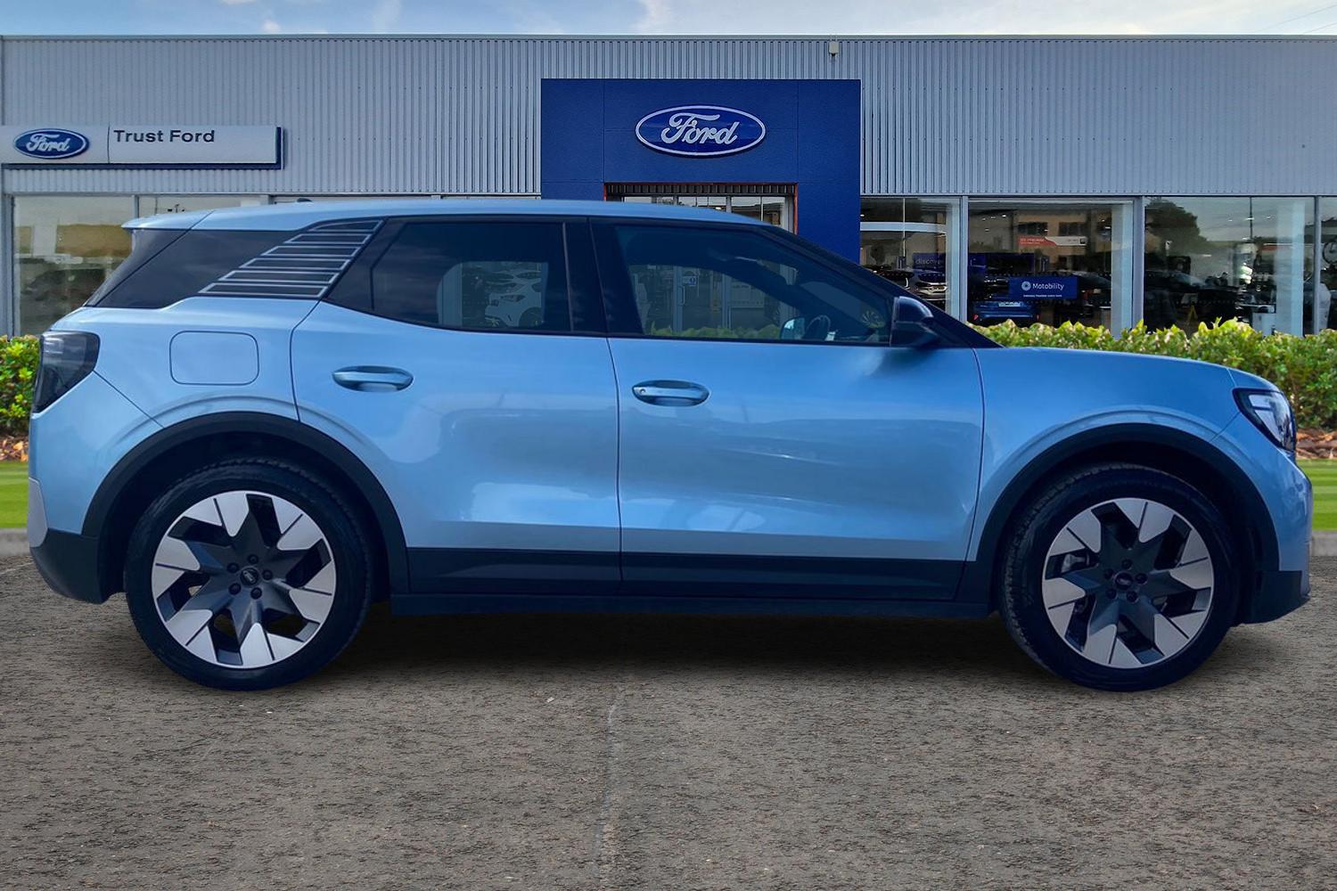Ford EXPLORER Photo 2