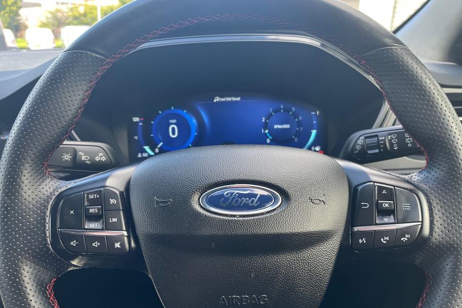 Ford KUGA Photo autoimg-fc89a5de19b23f9e47a34663aa391a6beaa8cb52.jpg