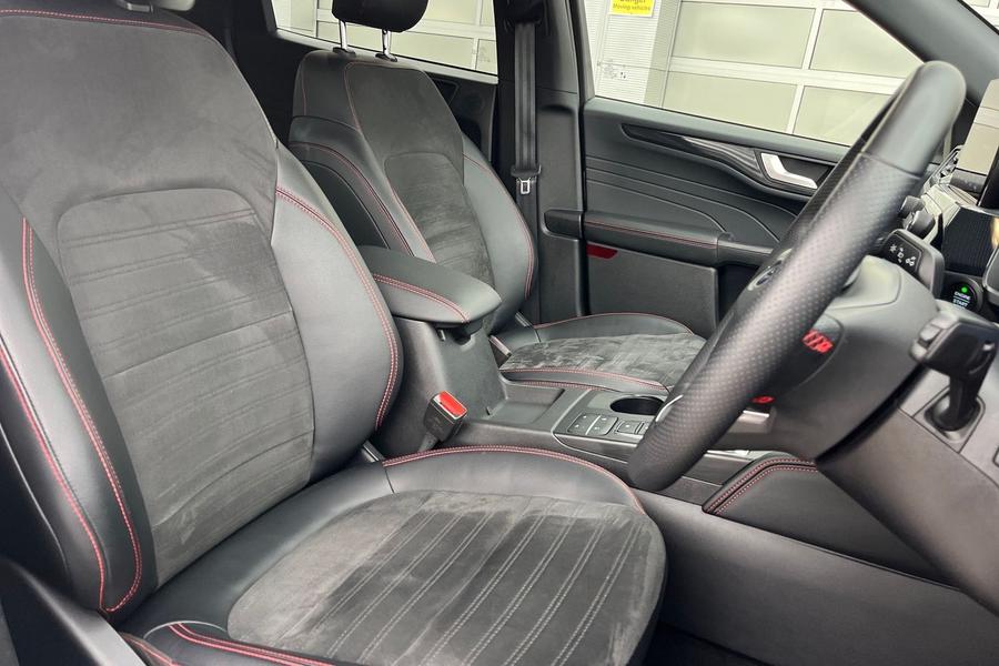 Ford KUGA Photo autoimg-fc8b53b2893243c6e22cc5ecf179f9c6c864848b.jpg