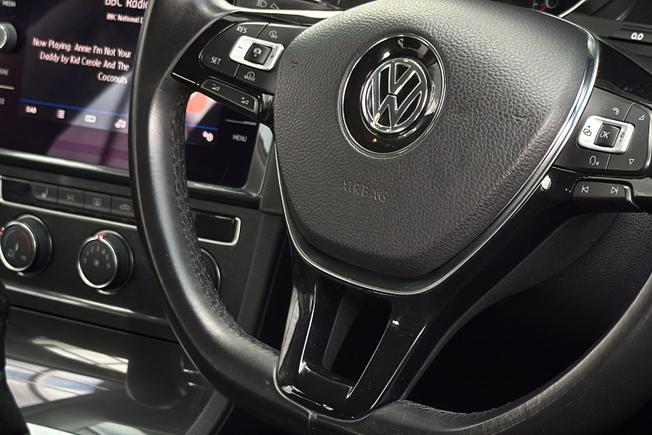VOLKSWAGEN Golf Photo 38