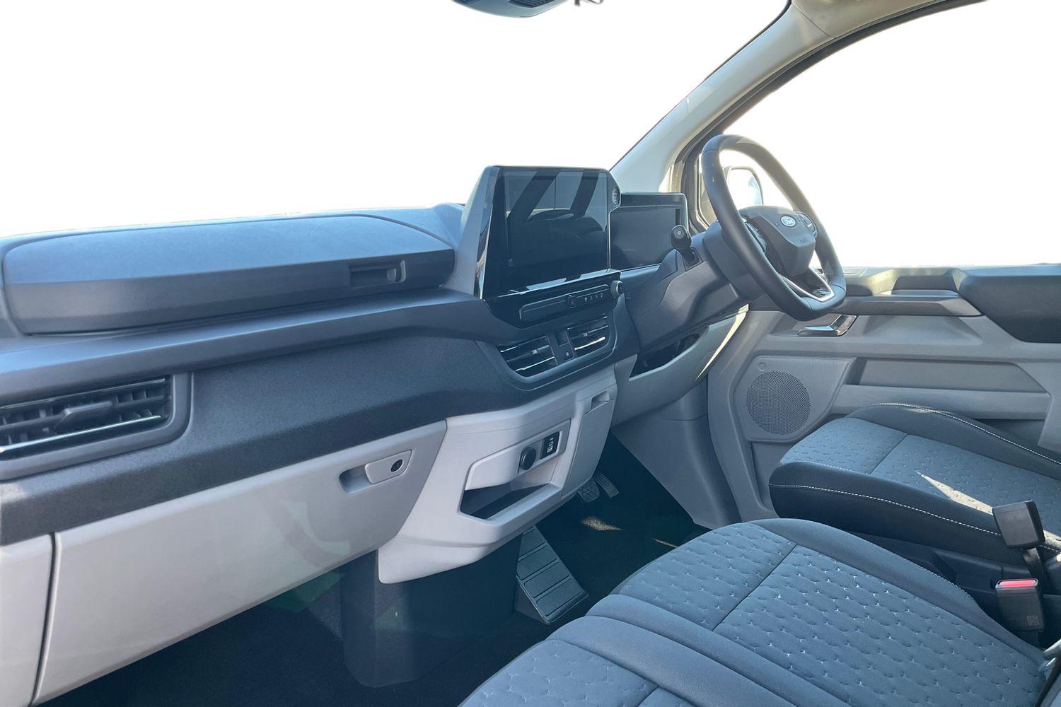 Ford TOURNEO CUSTOM Photo 3