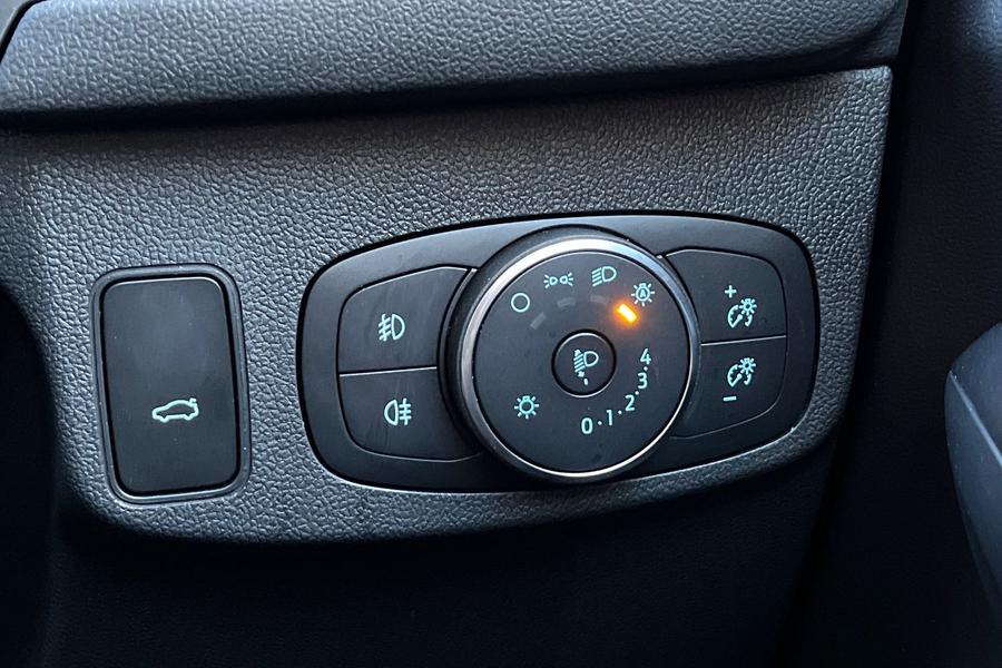 Ford Focus Photo autoimg-fc93b45c73b34b02908f55a47e5fdde348601900.jpg