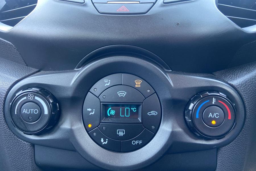 Ford ECOSPORT Photo autoimg-fc98b13f07ec23313ff250d4afa0439cd7f99b24.jpg