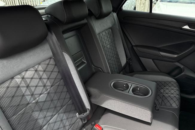 VOLKSWAGEN T-Roc Photo 28