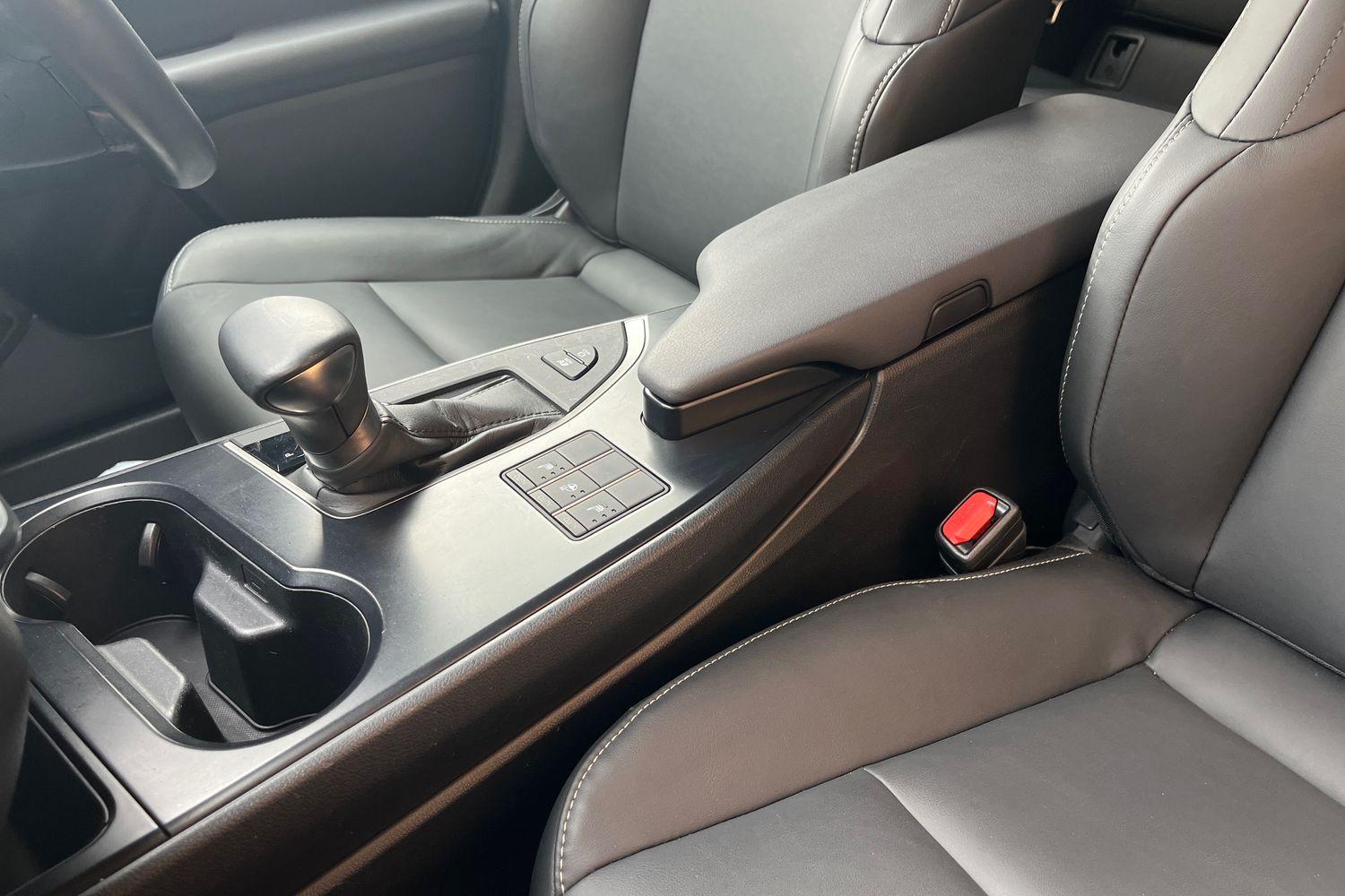 Lexus UX Photo 24