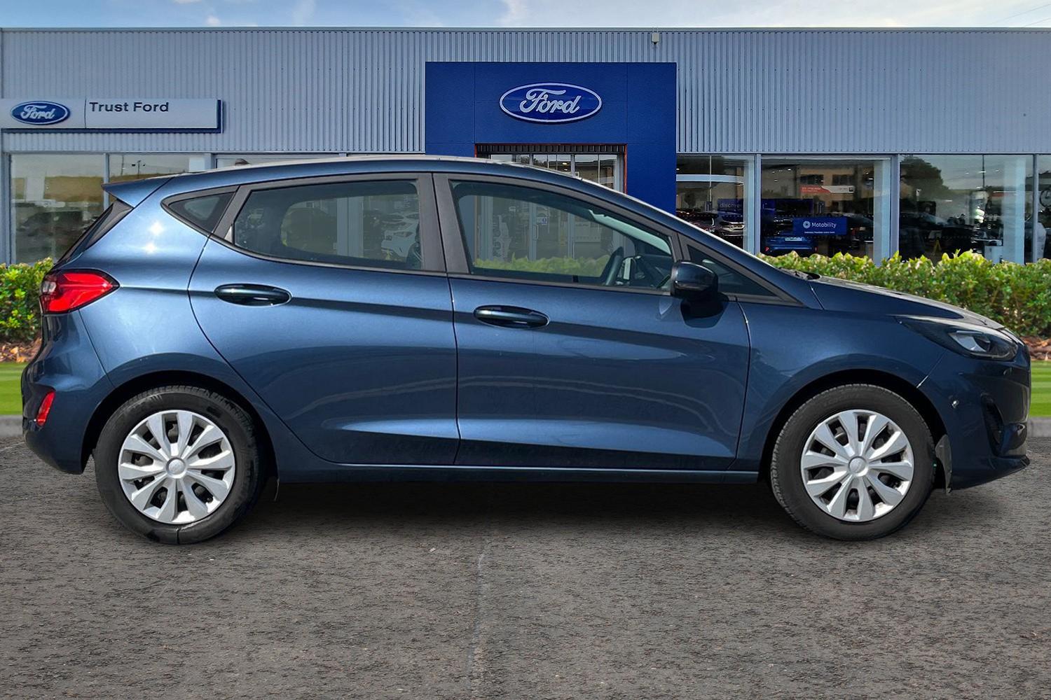 Ford FIESTA Photo 2
