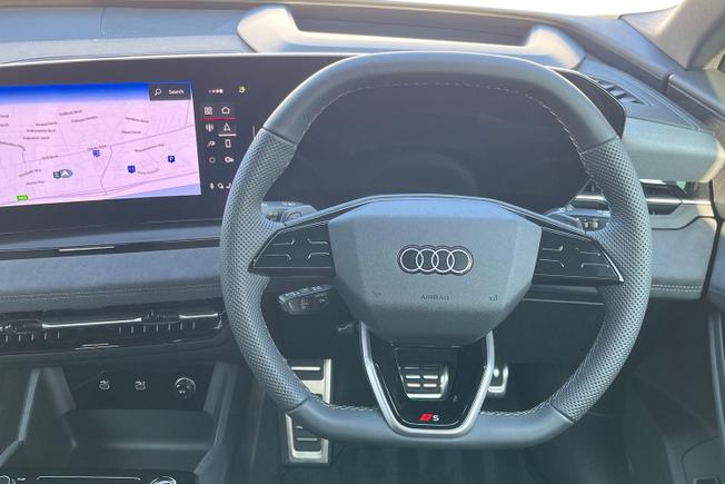 AUDI Q6 e-tron Photo 11