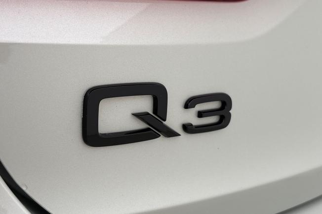 AUDI Q3 Photo 21