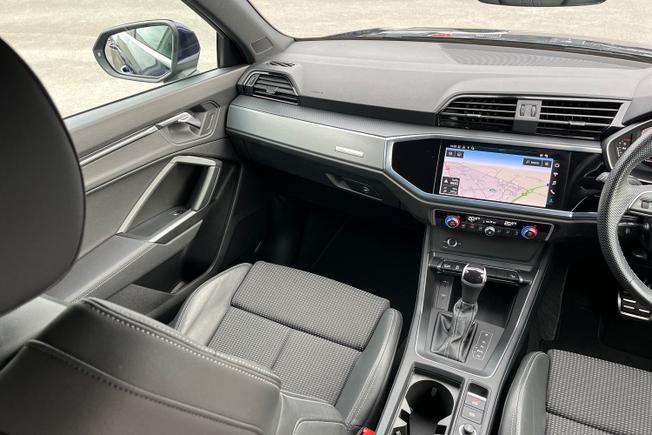 AUDI Q3 Photo 48
