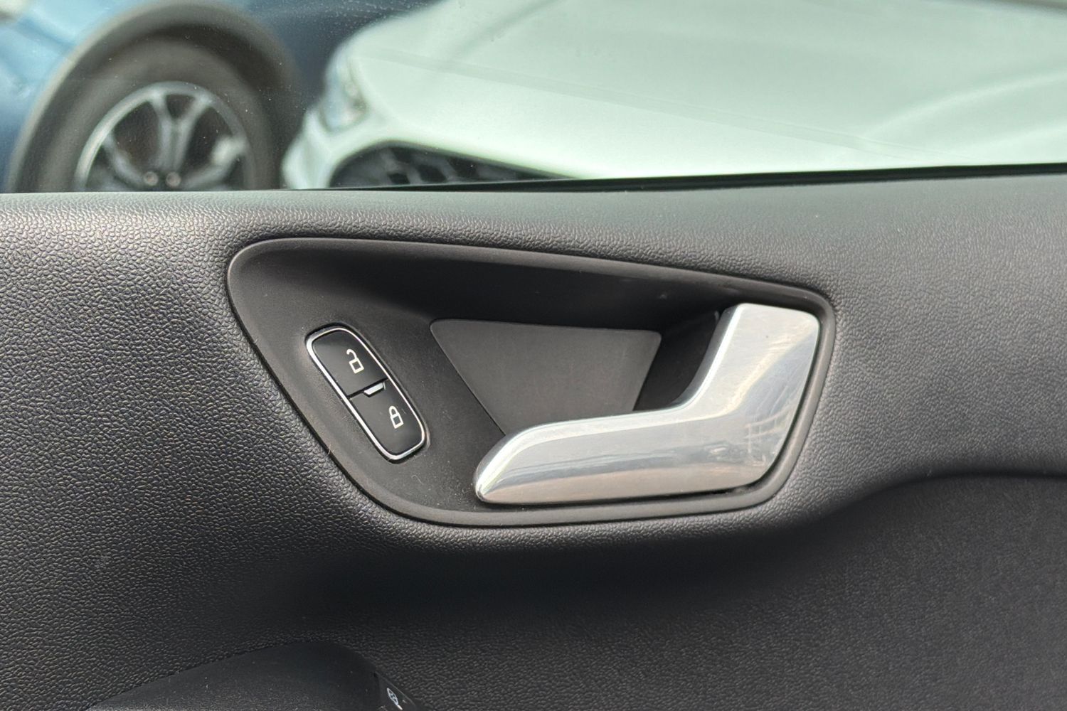 Ford Fiesta Photo 38