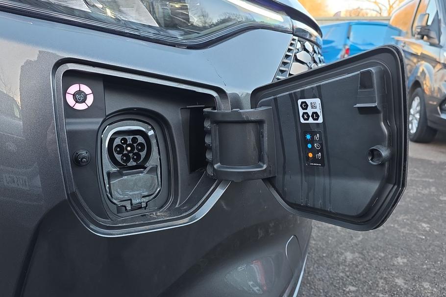 Used Ford E-TOURNEO CUSTOM WR75NLT 18