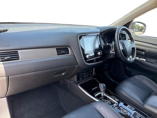 MITSUBISHI Outlander Photo 2