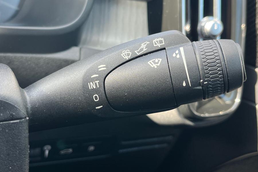 Volvo XC40 Photo autoimg-fcbfaa2e1455596f6bc67422f6de740bbf8de9c1.jpg