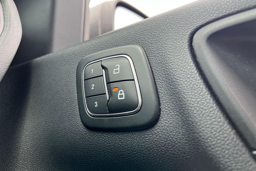 Ford Kuga Photo autoimg-fcc2113e72cf69d39e788d448bf69b33e3e06b22.jpg